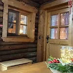 Almbruennerl Almhuette Auf Der Raffner Alm