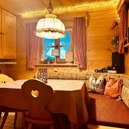 Almbruennerl Almhuette Auf Der Raffner Alm *