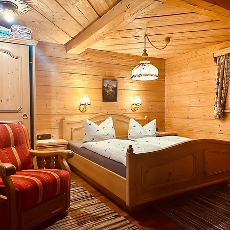 Almbruennerl Almhuette Auf Der Raffner Alm