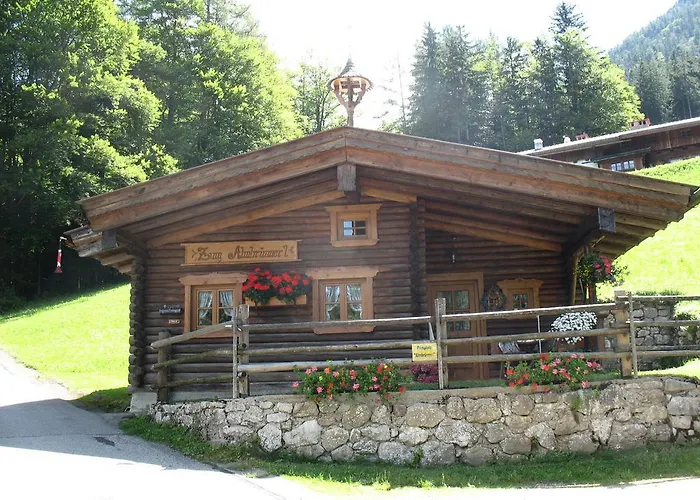 Almbruennerl Almhuette Auf Der Raffner Alm Ruhpolding