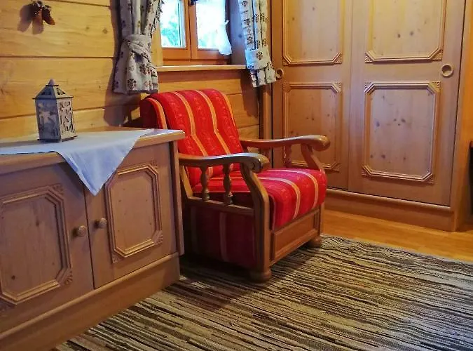 Almbruennerl Almhuette Auf Der Raffner Alm *